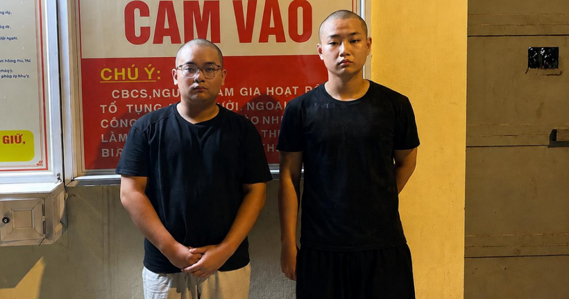 Các đối tượng tại cơ quan công an. (Ảnh: Công an Quảng Ninh)