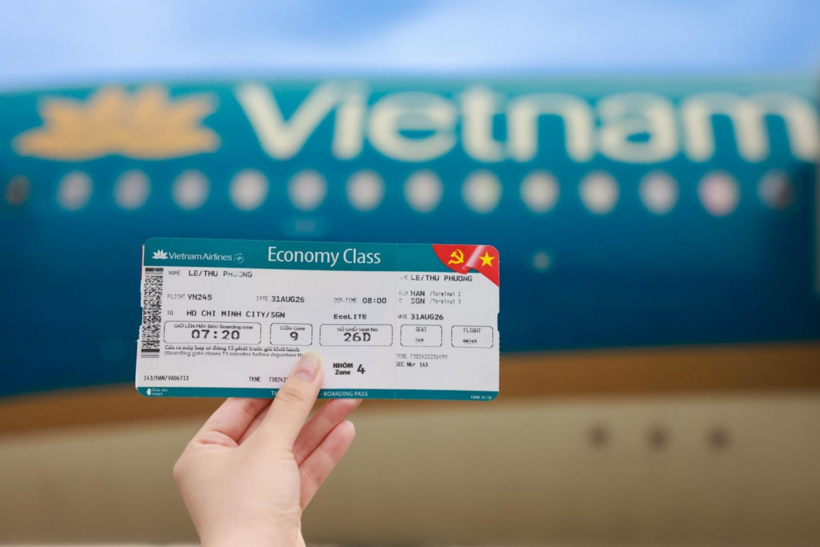 Thẻ lên tàu của hành khách ngày 2/9 được thiết kế với hình ảnh cờ Tổ quốc.