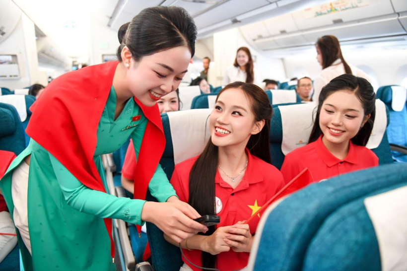 Giai điệu Quốc khánh vang lên ở độ cao 10.000 mét trên chuyến bay Vietnam Airlines - 4
