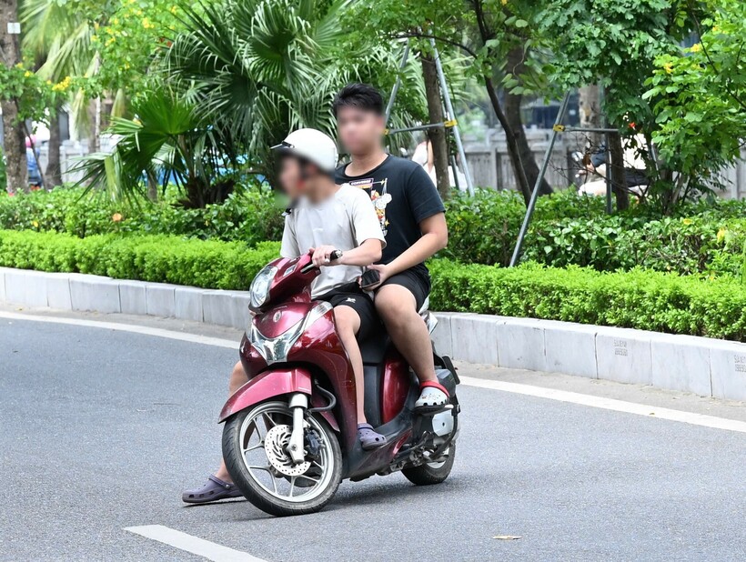 Trường hợp không đội mũ bảo hiểm quay đầu xe bỏ chạy. Ảnh CACC.