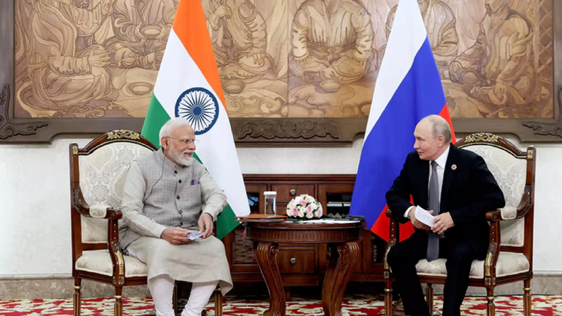 Thủ tướng Ấn Độ Narendra Modi gặp Tổng thống Nga Vladimir Putin bên lề Hội nghị thượng đỉnh Tổ chức Hợp tác Thượng Hải hôm 31/8. Ảnh: SPUTNIK