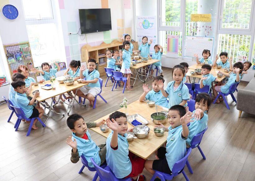 Thực hiện nghiêm việc đảm bảo dinh dưỡng hợp lí và an toàn thực phẩm trong tổ chức bữa ăn nội trú, bán trú. Ảnh: MOET