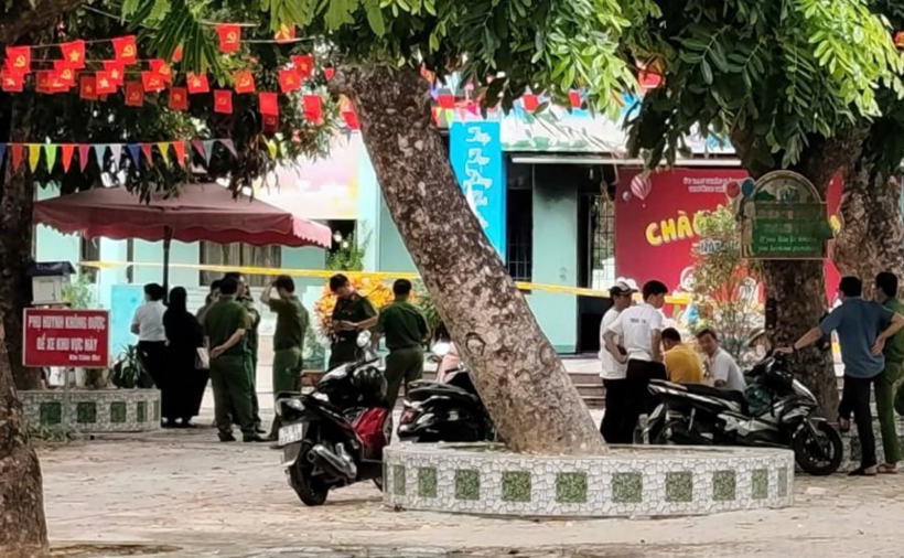 Công an có mặt tại hiện trường. Ảnh: Dân Việt