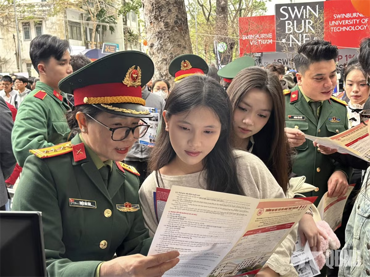Nhiều trường quân đội tuyển bổ sung đợt 2 hệ dân sự nhiều ngành như Báo chí, Tài chính, Kế toán, Kỹ thuật, Công nghệ thông tin,... Ảnh: Quân đội Nhân dân