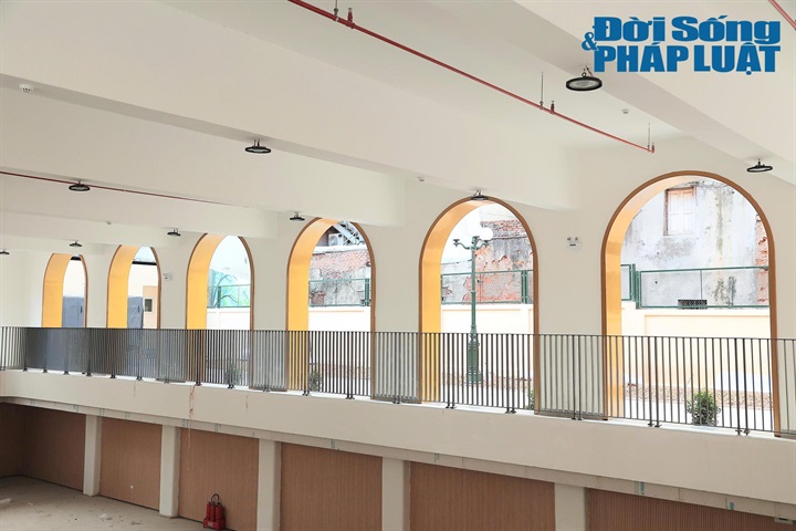 Theo Hiệu trưởng Trường THPT Việt Đức, riêng khối 10 năm nay có tới 9 loại tổ hợp môn học sinh lựa chọn. Vì vậy, việc có thêm nhiều phòng học giúp nhà trường đáp ứng tốt hơn nguyện vọng của học sinh. Cùng với đó, trường cũng phải tăng cường đội ngũ giáo viên để đáp ứng yêu cầu giảng dạy.