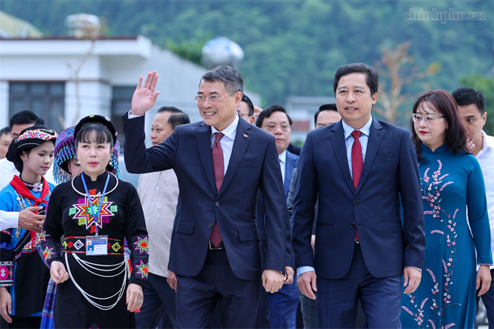 Thủ tướng Lê Minh Hưng dự lễ khai giảng năm học 2026-2027 và khánh thành Trường Phổ thông nội trú Tiểu học và Trung học cơ sở Mường Khương (xã Mường Khương, tỉnh Lào Cai) - Ảnh: chinhphu.vn/Nhật Bắc