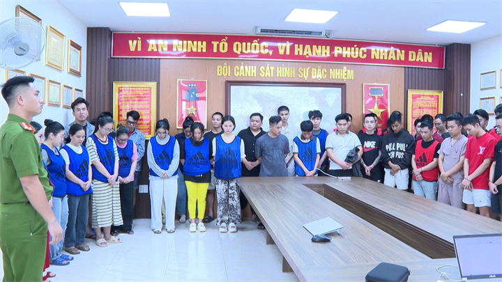 Công an thành phố Hải Phòng&nbsp;tiếp nhận 45 đối tượng người Việt Nam&nbsp;trong ổ nhóm