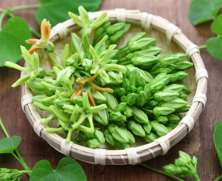 Hoa thiên lý ngon nhất khi còn non, nụ chưa nở quá già. Ảnh: Phụ nữ & Pháp luật