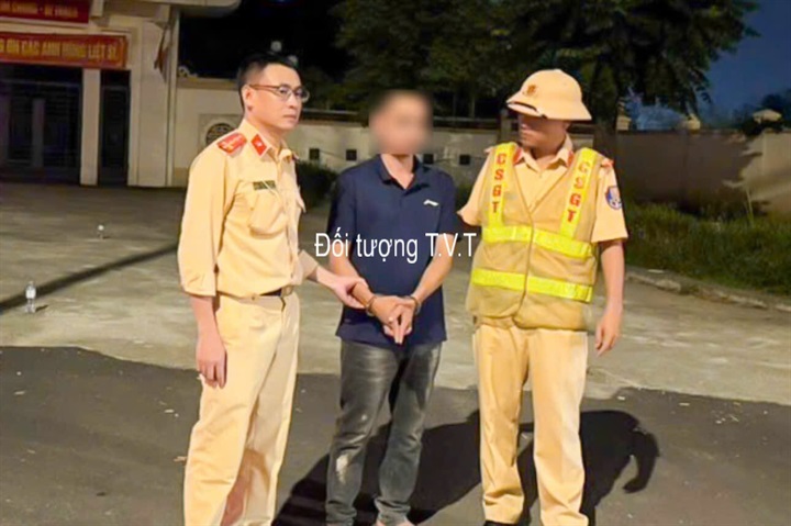 Đối tượng T.V.T bị khống chế tại hiện trường. Ảnh CACC.