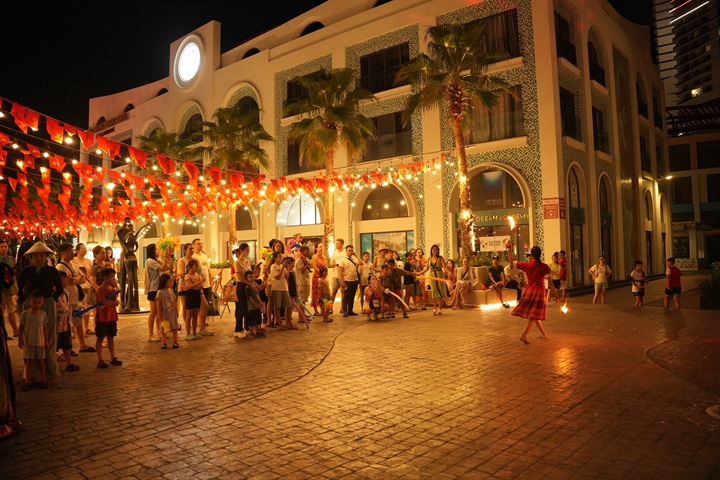 Nhiều điểm đến tại Nha Trang bổ sung các hoạt động trải nghiệm sau hoàng hôn để thu hút và giữ chân du khách (Nguồn: KDI Group)
