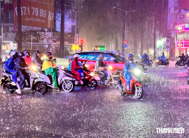 Nam bộ đón đợt mưa lớn kéo dài đến giữa tuần sau.&nbsp;ẢNH: CHÍ NHÂN