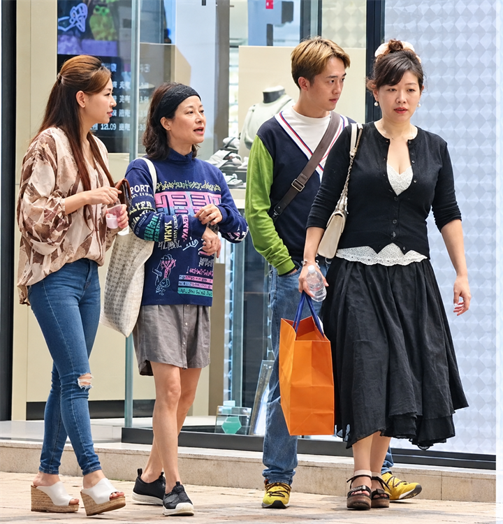 dien-vien-dang-trieu-ton-quen-cung-luc-3-ban-gai-chi-5-ty-dong-chu-cap-moi-nam-233.png