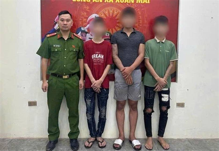 Các đối tượng tại Công an xã Xuân Mai. Ảnh: Công an TP Hà Nội