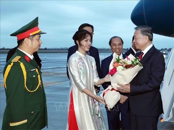 Tổng Bí thư, Chủ tịch nước Tô Lâm đến New York, bắt đầu chuyến tham dự Phiên thảo luận cấp cao Đại hội đồng Liên hợp quốc Khóa 81 và hoạt động song phương tại Hoa Kỳ. Ảnh: Thống Nhất/TTXVN