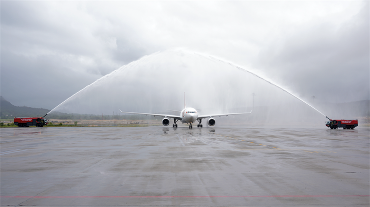 Cận cảnh tàu thân rộng A330 đầu tiên của Sun PhuQuoc Airways vừa đáp sân bay Phú Quốc - 2