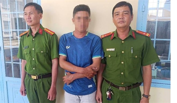 Hậu khai nhận đã thực hiện 4 vụ cướp giật tài sản trên địa bàn xã Vĩnh Hòa. Ảnh: Quốc Đệ/Công an An Giang