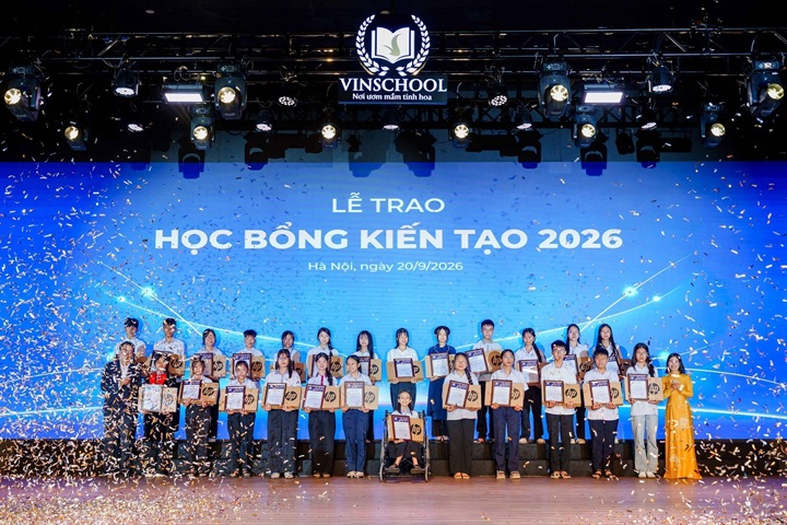 Các học sinh học giỏi, giàu nghị lực và có hoàn cảnh khó khăn đã được vinh danh tại Lễ trao Học bổng Kiến tạo 2026 của Vinschool. Nguồn ảnh Vinschool