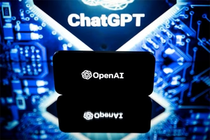 Biểu tượng của Công ty OpenAI và ChatGPT trên màn hình ở Toulouse, Pháp. Ảnh: TTXVN