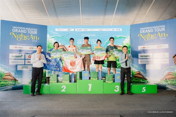 Các VĐV nhận giải tại VnExpress Marathon Grand Tour Nghệ An 2026. Nguồn ảnh Herbalife Việt Nam