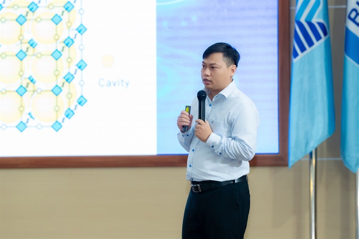 Tại điểm dừng chân cuối cùng ở TP.HCM có sự tham gia trình bày của PGS.TS. Đoàn Lê Hoàng Tân, nhà nghiên cứu trong lĩnh vực vật liệu tiên tiến và công nghệ nano. Ảnh: VFP.