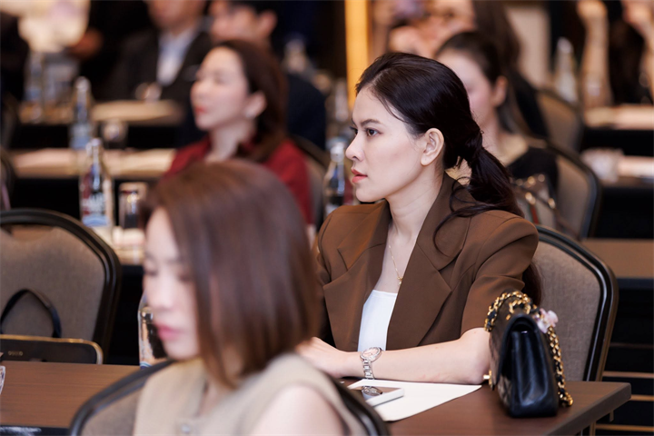 Bác sĩ Thái Như Ngọc tham gia hội thảo về trẻ hoá. Ảnh: Quang Anh