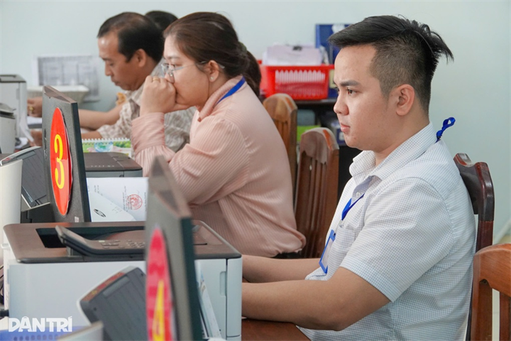 Công chức cấp xã tại TPHCM (Ảnh minh họa: Nguyễn Vy).
