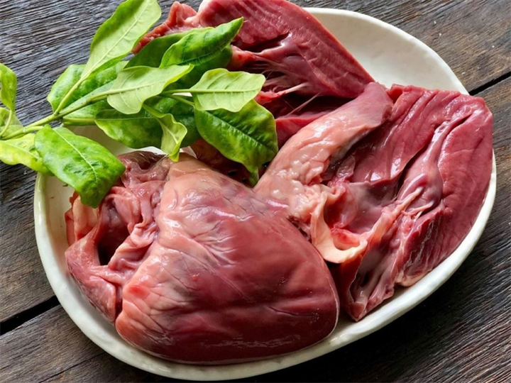 Tim lợn có nhiều giá trị dinh dưỡng với sức khỏe. Ảnh: Dân trí