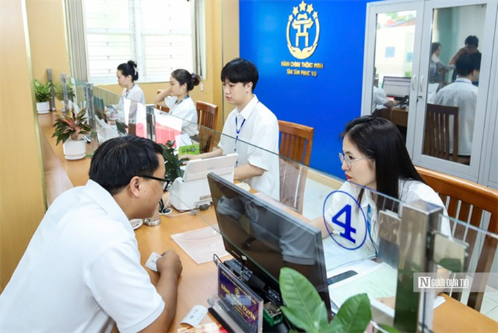 Cán bộ, công chức cấp xã được hưởng phụ cấp công vụ 55% (Ảnh: Hữu Thắng).