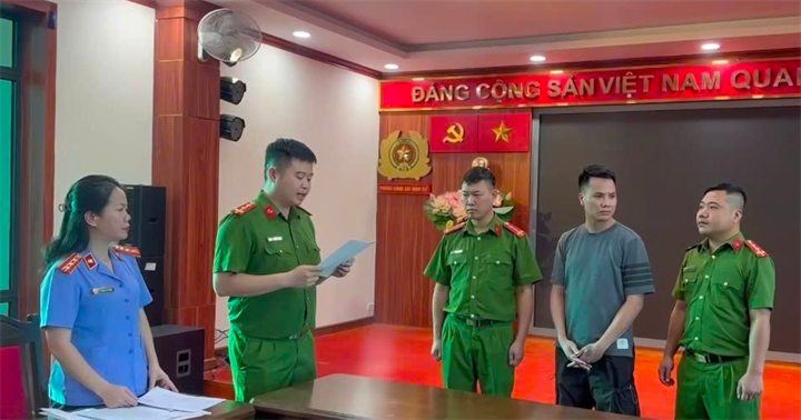 Các đối tượng tại cơ quan công an. (Ảnh: ANLC)