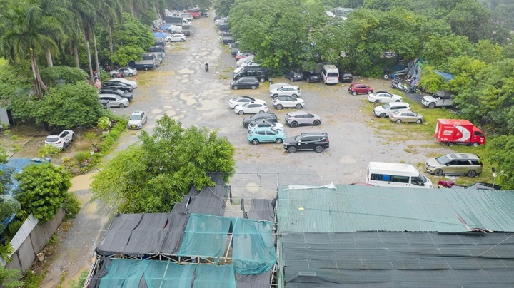 Phường Vĩnh Hưng ghi nhận có đến 54 bãi đậu xe tự phát vào cuối năm 2025.