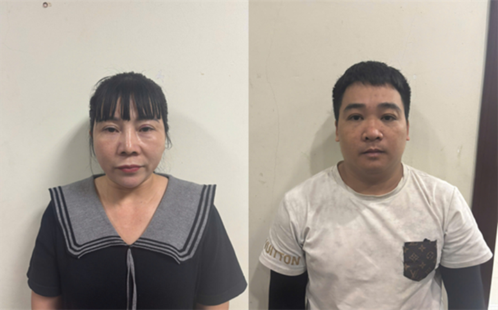 Đối tượng Hiền (bên trái) và Quỳnh (bên phải) tại cơ quan Công an. Ảnh: Cổng TTĐT Công an Bắc Ninh