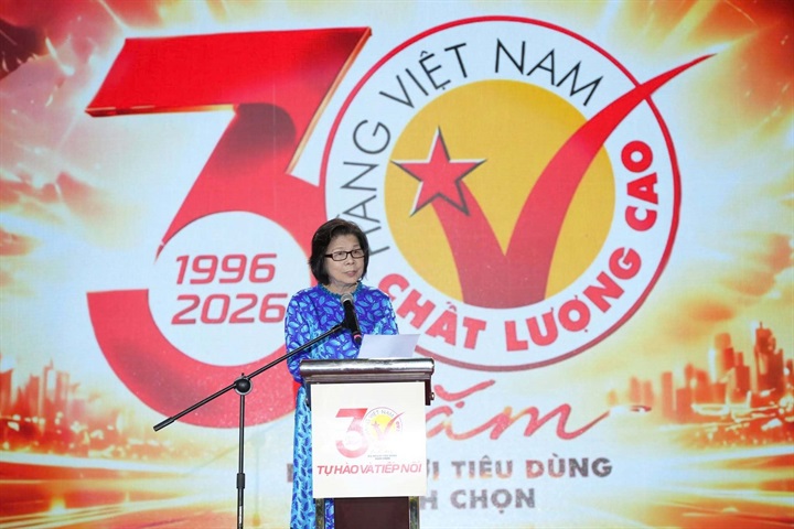 Bà Vũ Kim Hạnh, Chủ tịch Hiệp hội Doanh nghiệp Hàng Việt Nam Chất lượng cao, phát biểu tại sự kiện khai mạc Lễ hội kỷ niệm 30 năm HVNCLC (Ảnh: Minh Anh).