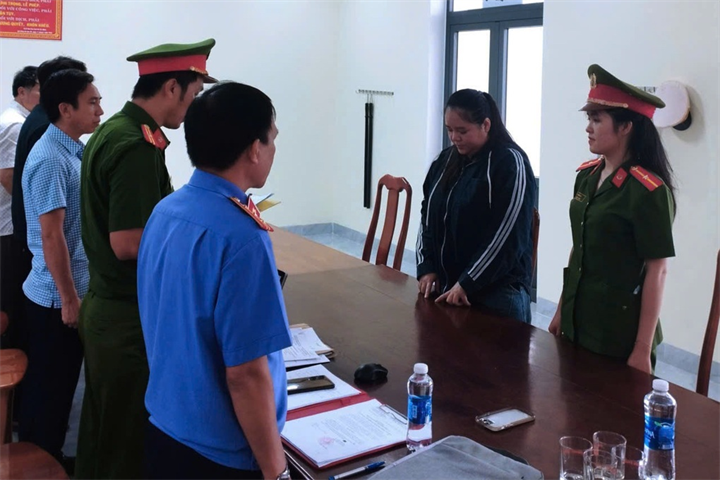Đối tượng My tại cơ quan công an (Ảnh: Công an tỉnh Quảng Ngãi)/Dân Trí