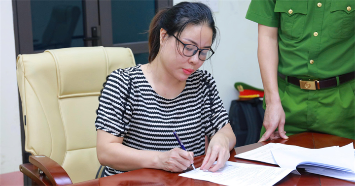 Đặng Thị Lý tại cơ quan công an (Ảnh: Công an Lào Cai).