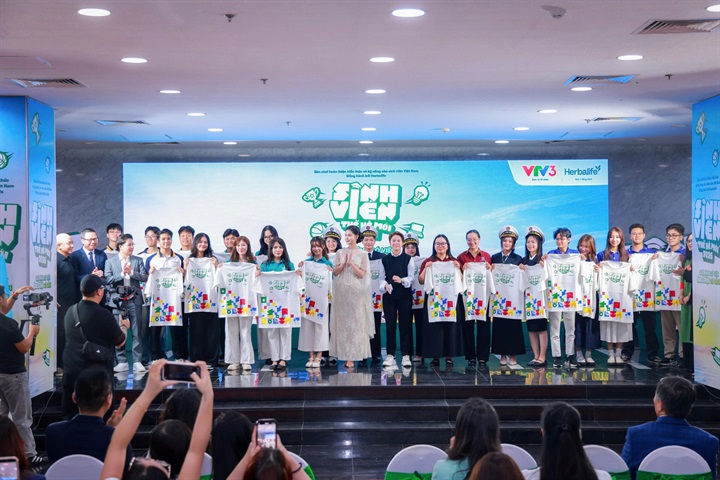 4 đội thi thuộc 4 trường đại học khu vực phía Bắc ra mắt tại sự kiện (Ảnh: Tùng Đinh)