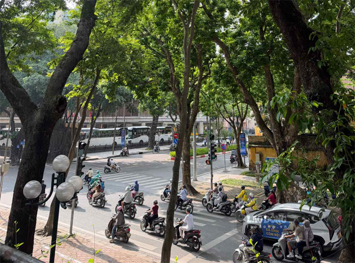 Hà Nội ban ngày trời nắng. Ảnh: Hà Anh/ Lao động.