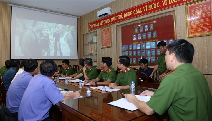 Cơ quan chức năng họp bàn xử lý bộ phim mang tính bạo lực trên không gian mạng.