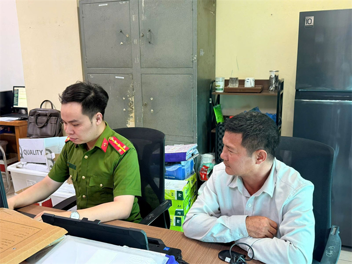 Do cần tiền phục vụ mục đích cá nhân, Cường nảy sinh ý định đặt mua sổ đỏ giả để sử dụng làm tài sản thế chấp vay tiền. Ảnh: Trang thông tin điện tử Công an tỉnh Phú Thọ