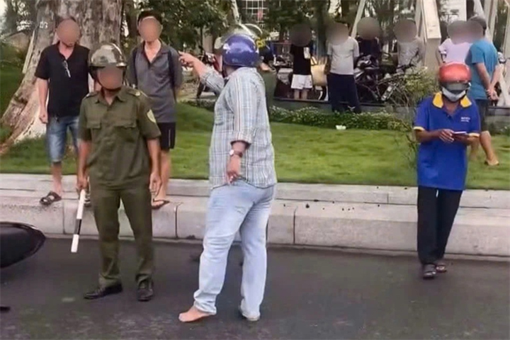 Bình mắng chửi, gây rối sau vụ va chạm. Ảnh: Dân Trí