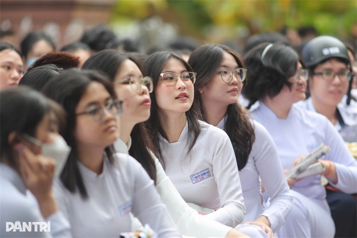 Nữ sinh TP.HCM. Ảnh: Nam Anh/Dân trí