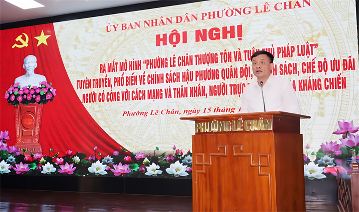 Ông Đặng Đông Anh - Bí thư Đảng ủy, Chủ tịch HĐND phường Lê Chân phát biểu chỉ đạo tại hội nghị. Nguồn: Người Đưa Tin)