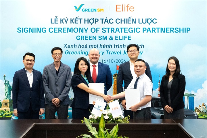 Bà Trần Thị Thu Phương - Giám đốc Kinh doanh GSM (bên trái) và Ông Dan Deng - Tổng Giám đốc Elife (bên phải) tại buổi lễ ký kết hợp tác giữa hai bên. Nguồn ảnh GSM