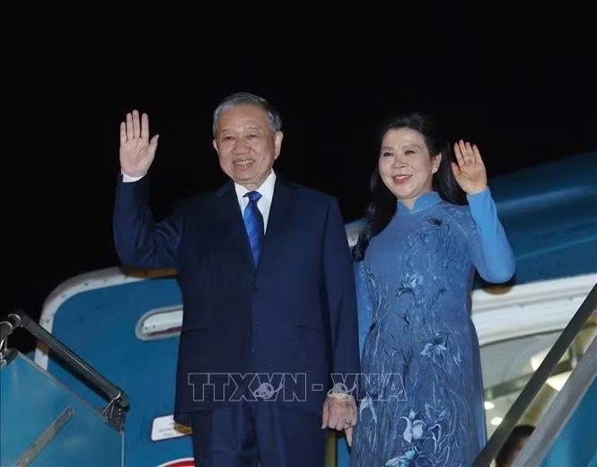 Tổng Bí thư, Chủ tịch nước Tô Lâm và Phu nhân Ngô Phương Ly rời Hà Nội, lên đường thăm Đan Mạch, EU và Bỉ. Ảnh: Thống Nhất/TTXVN