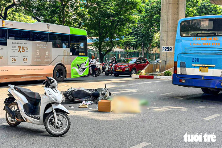 Hiện trường vụ tai nạn thương tâm. Ảnh: Tuổi Trẻ