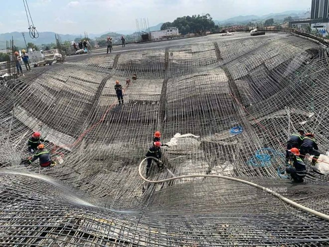 Lực lượng chức năng tỉnh Tuyên Quang tiếp cận hiện trường cứu hộ cứu nạn. (Ảnh: Phong Quang/Lao động)
