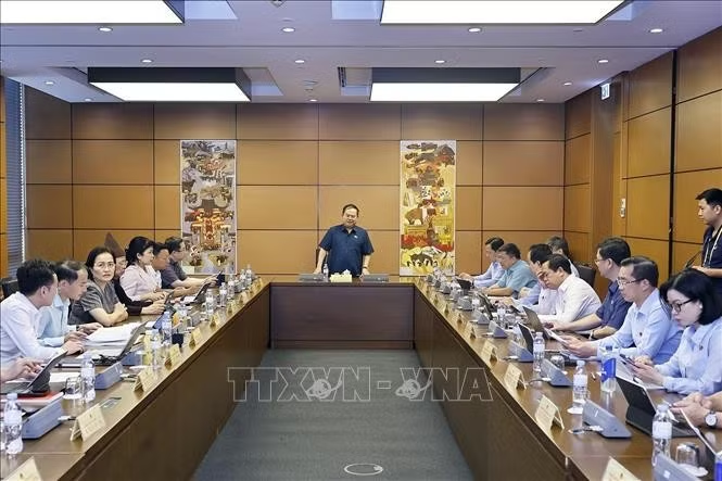 Đoàn đại biểu Quốc hội các TP Đà Nẵng, Quảng Ninh và tỉnh Cao Bằng thảo luận ở tổ. Ảnh: Doãn Tấn/TTXVN
