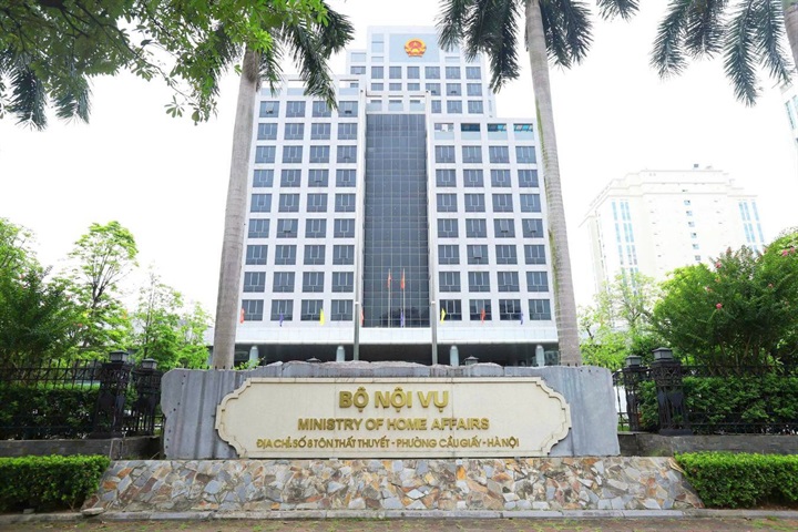 Bộ Nội vụ vừa ban hành Văn bản số 11890/BNV-TCBC gửi UBND các tỉnh, thành phố trực thuộc Trung ương, hướng dẫn triển khai các nội dung liên quan đến giải quyết chính sách đối với các đối tượng chịu tác động từ việc sắp xếp tổ chức bộ máy. (Ảnh: Báo Chính phủ)