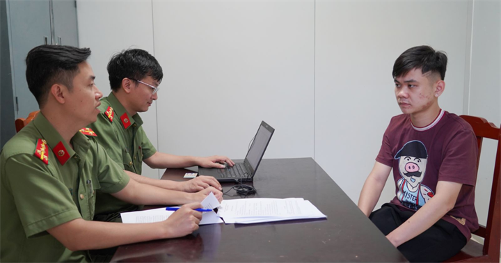 Đối tượng Nguyễn Văn Phương tại cơ quan Công an. (Ảnh: Công an Thanh Hóa)
