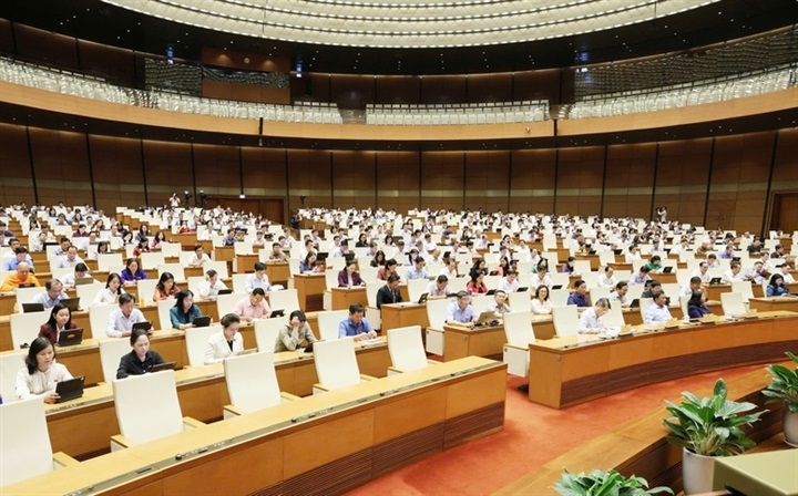 Các đại biểu Quốc hội làm việc tại Hội trường sáng nay (23/10) - Ảnh: chinhphu.vn/Nhật Bắc
