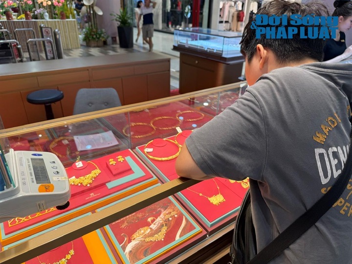 Giá vàng hôm nay 24/10, nhiều loại xuống thấp so với tuần trước.